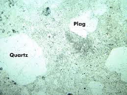 How to Identify Quartz Under a Petrographic Microscope: Complete Guide for Beginners